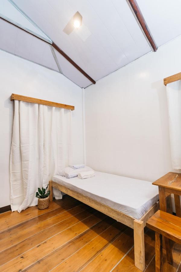 Higala Hostel Siargao General Luna  Buitenkant foto
